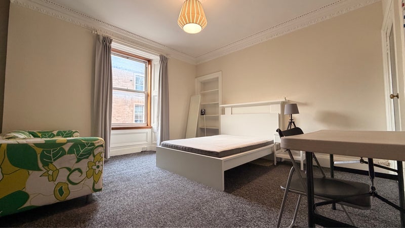 Flat Leven Street in City of Edinburgh