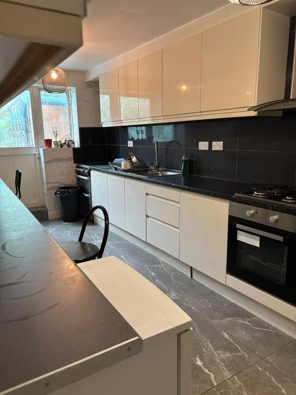 Room Rickthorne Road in Greater London