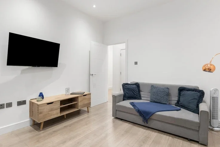 Flat Ashbourne Avenue in Greater London