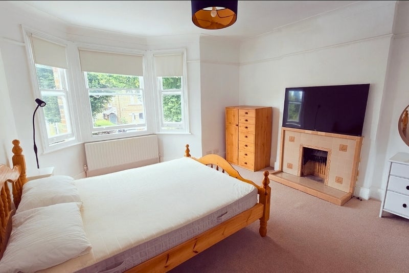 Room Rylett Road in Greater London