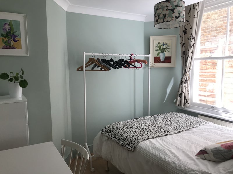 Room Percy Road in Greater London