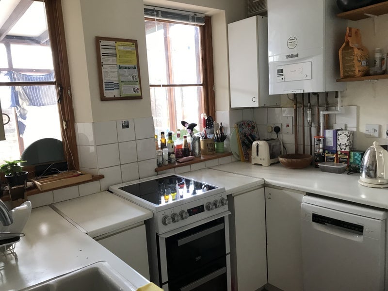 Room Percy Road in Greater London