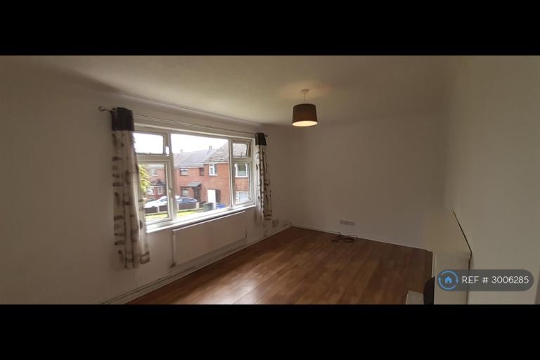 Flat Cotswold Road in Chorley