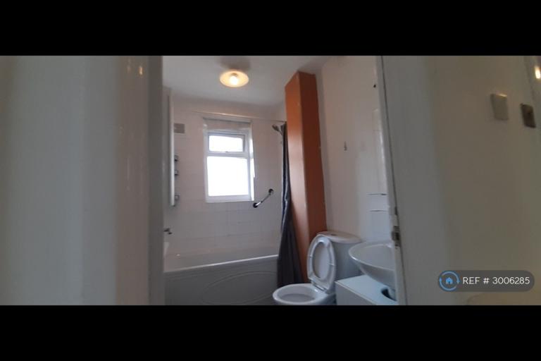 Flat Cotswold Road in Chorley