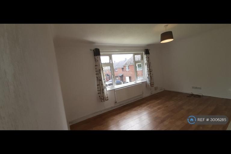 Flat Cotswold Road in Chorley