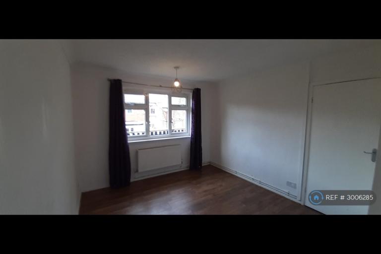 Flat Cotswold Road in Chorley