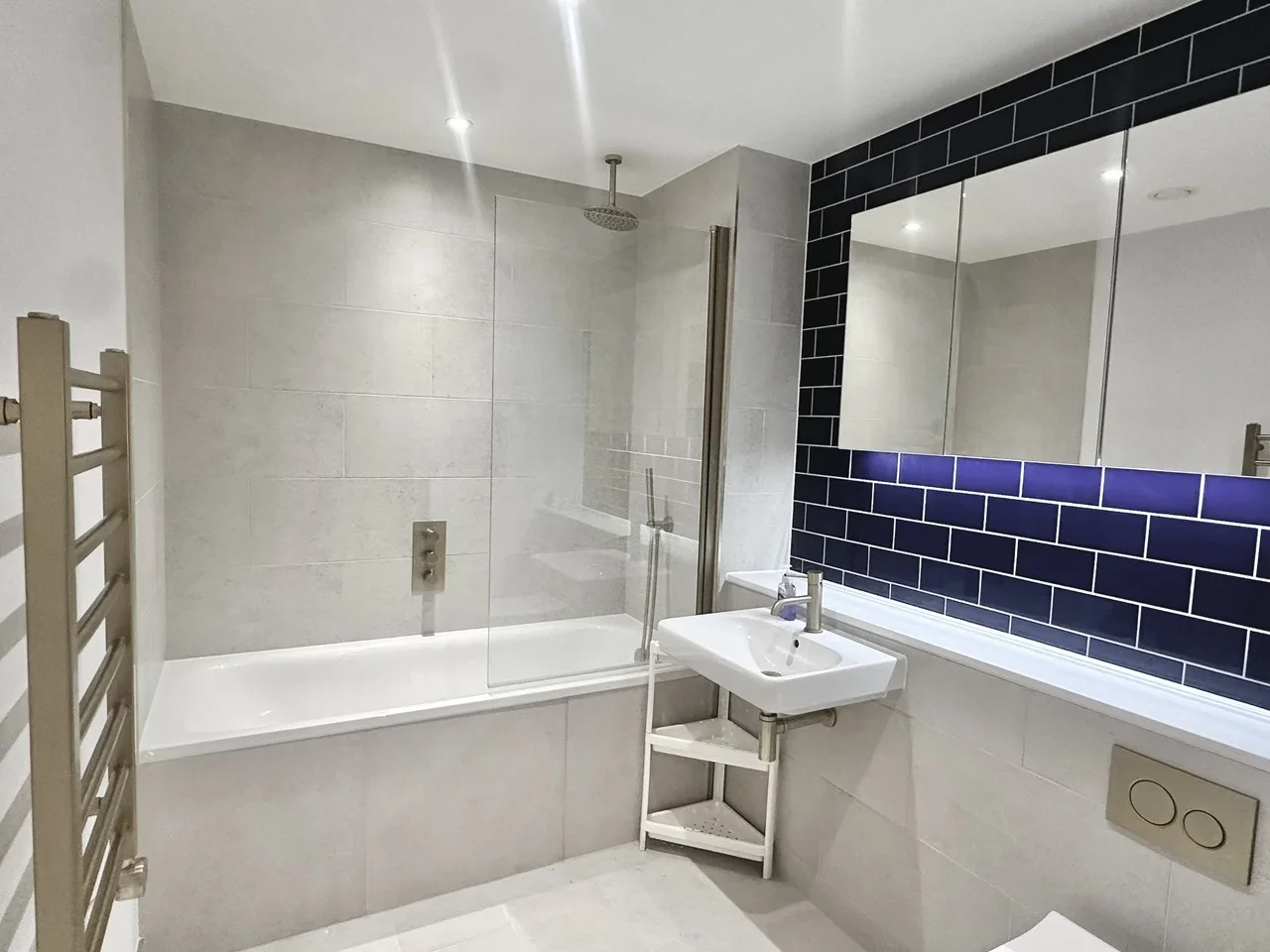 Flat Fifth Way in Greater London