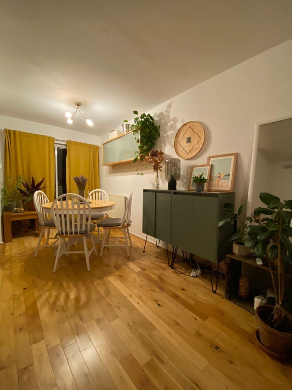 Flat Primrose Square in Greater London