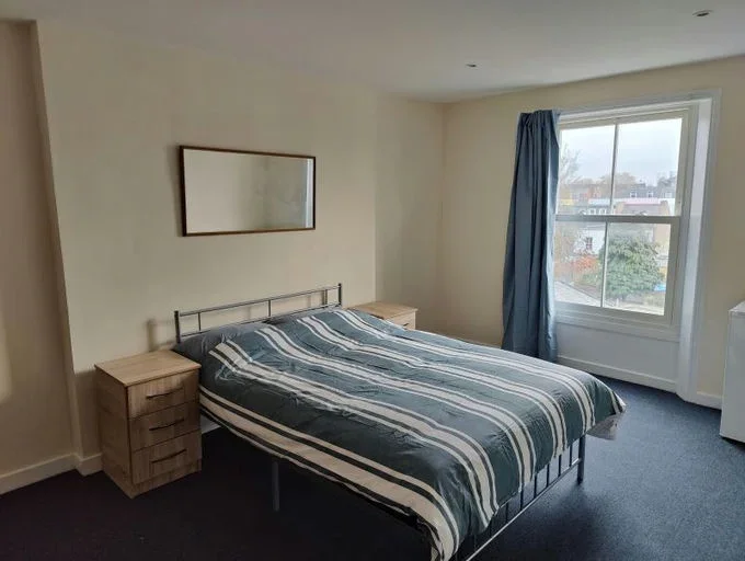 Room Uxbridge Road in Greater London