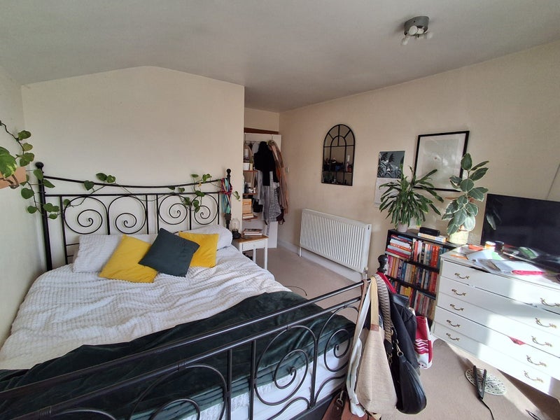 Flat Ethelden Road in Greater London