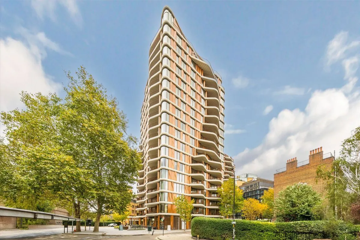 Flat Park Street in Greater London