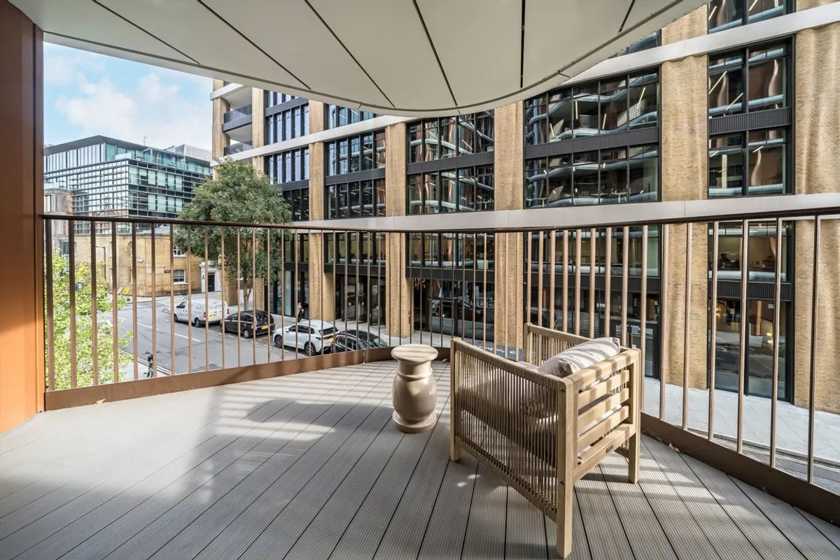 Flat Park Street in Greater London