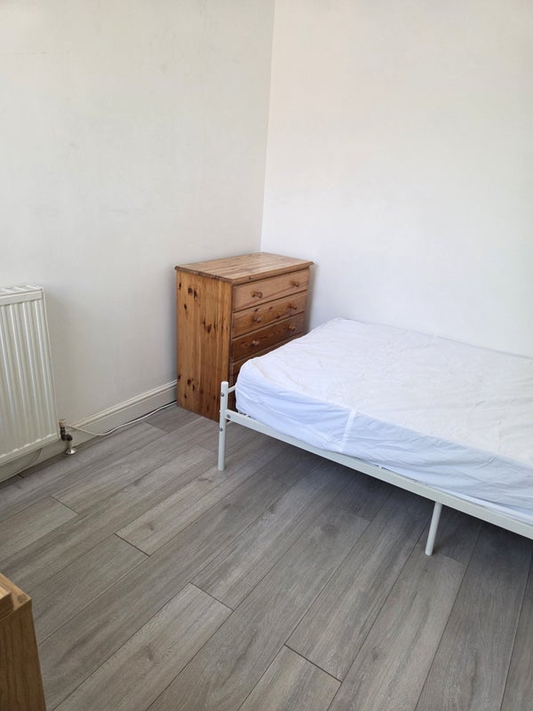 Room Denham Street in Manchester