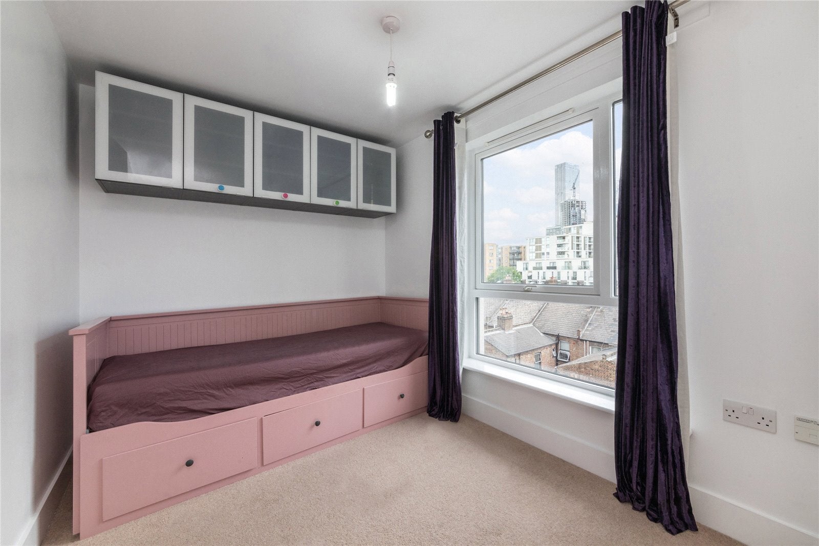 Flat Tiller Road in Greater London