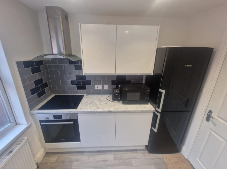 Flat Stoughton Drive North in Leicester