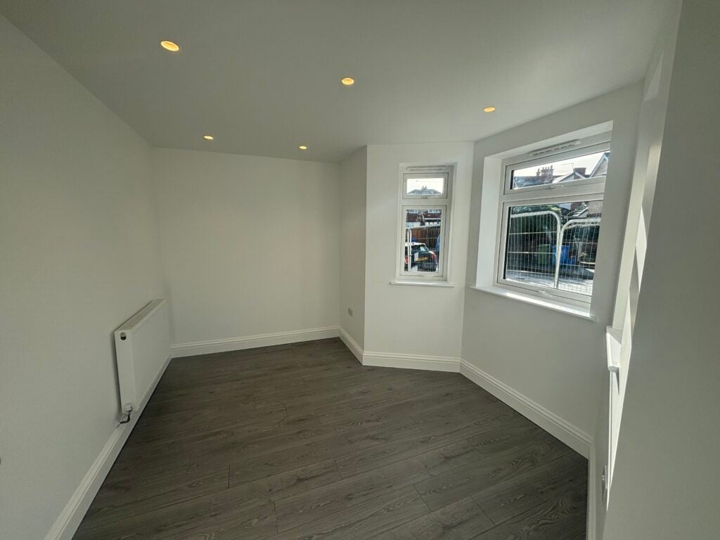 Flat St Joseph's Road in Rushmoor