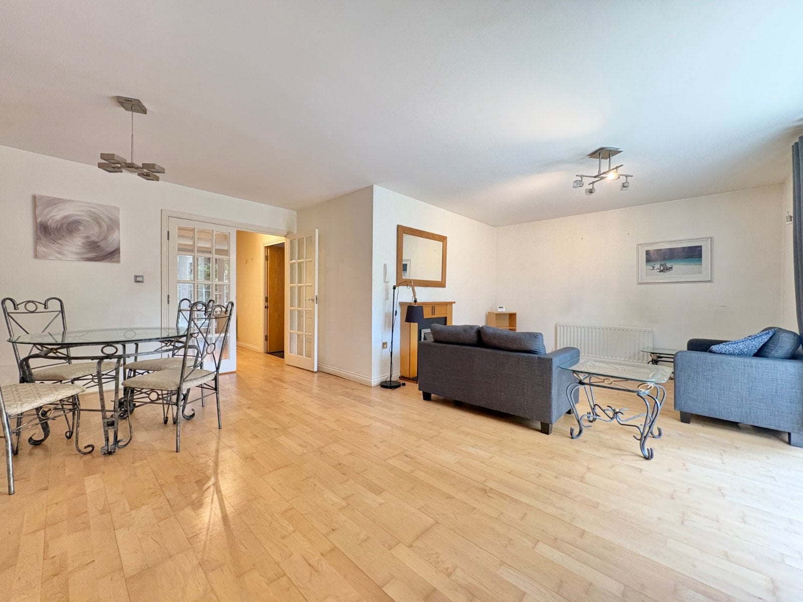Flat Carisbrooke Road in Leeds