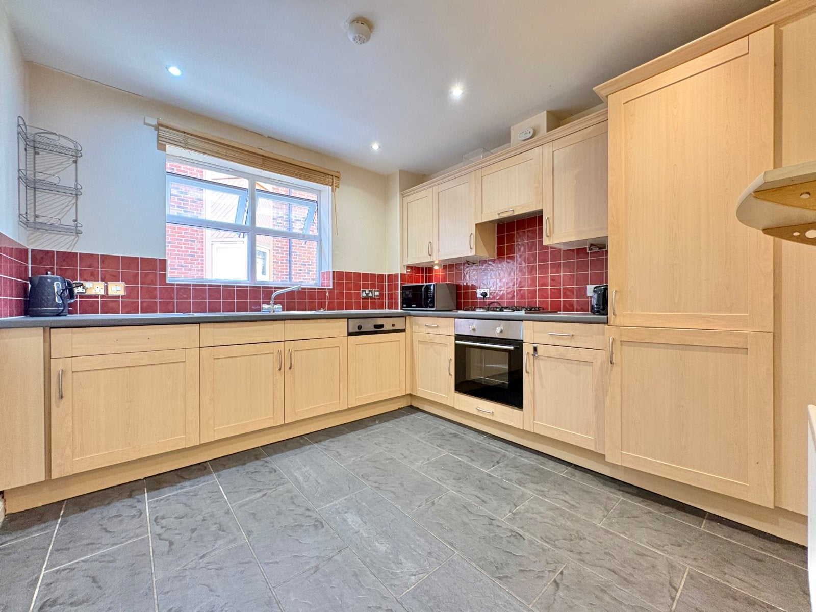 Flat Carisbrooke Road in Leeds