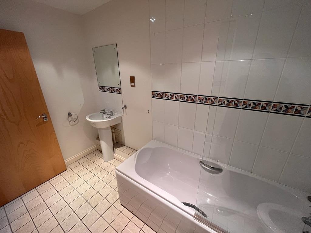Flat Carisbrooke Road in Leeds