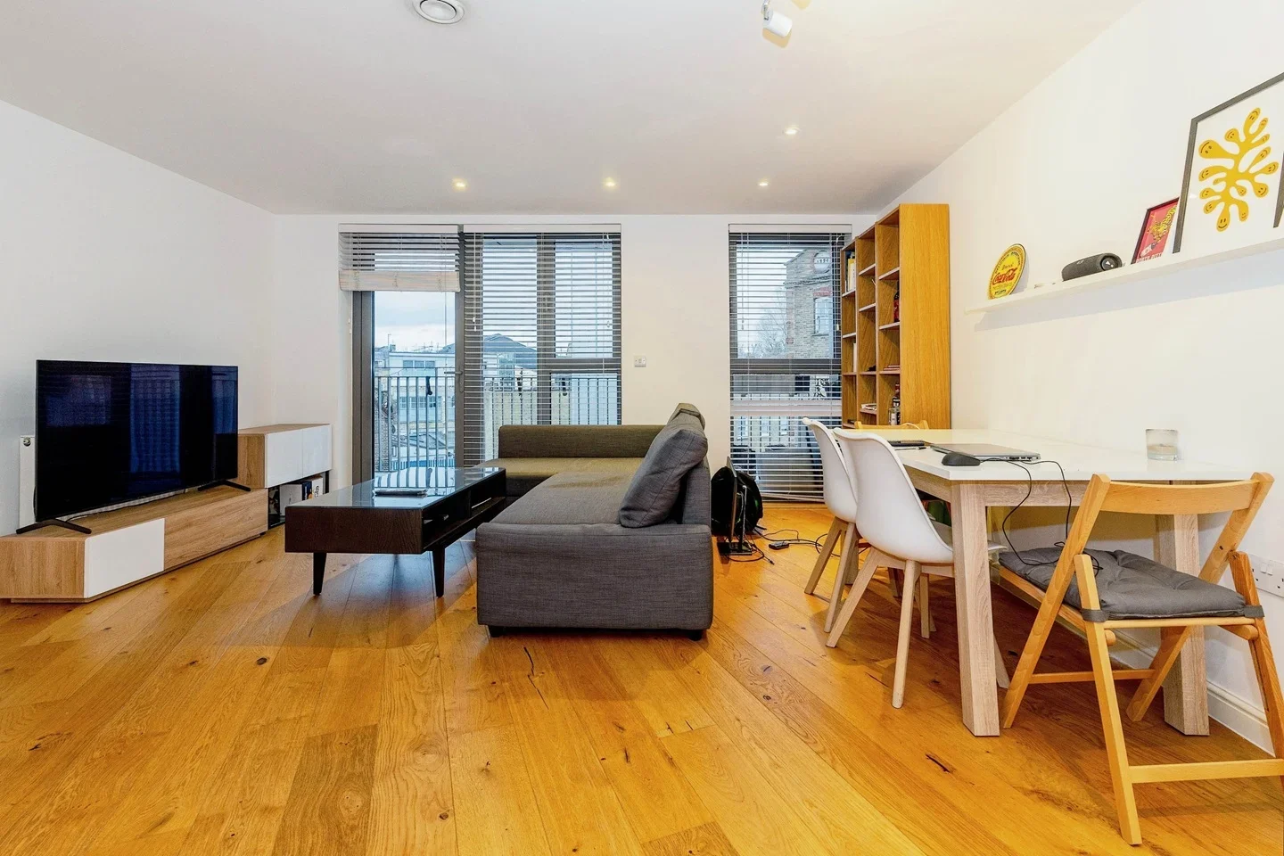 Flat Fulneck Place in Greater London