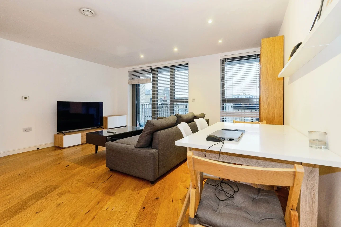 Flat Fulneck Place in Greater London