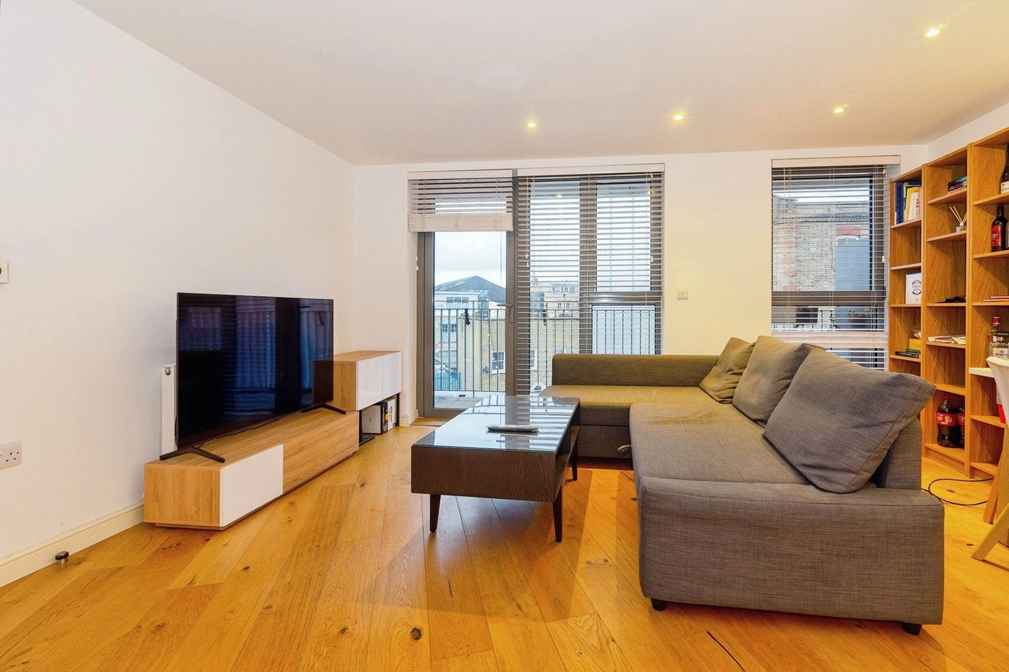 Flat Fulneck Place in Greater London