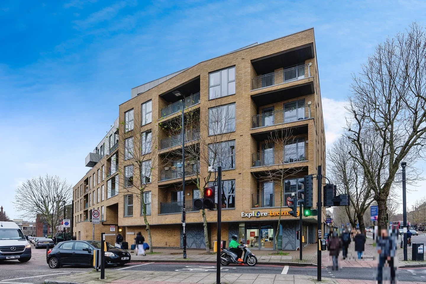 Flat Fulneck Place in Greater London