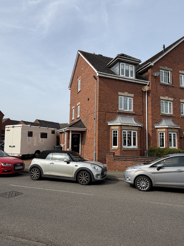 House Dewar Drive in Daventry