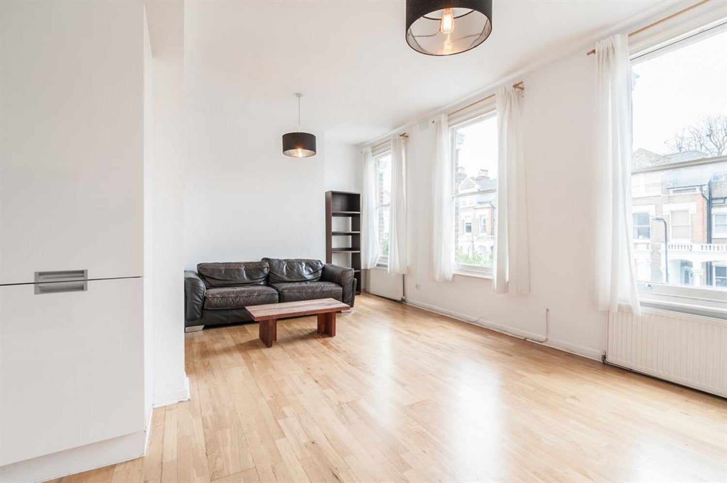 Flat Dunsmure Road in Greater London