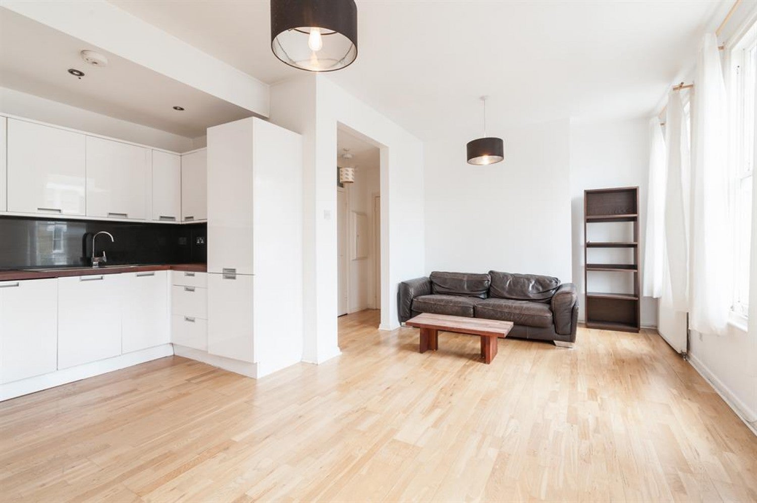Flat Dunsmure Road in Greater London