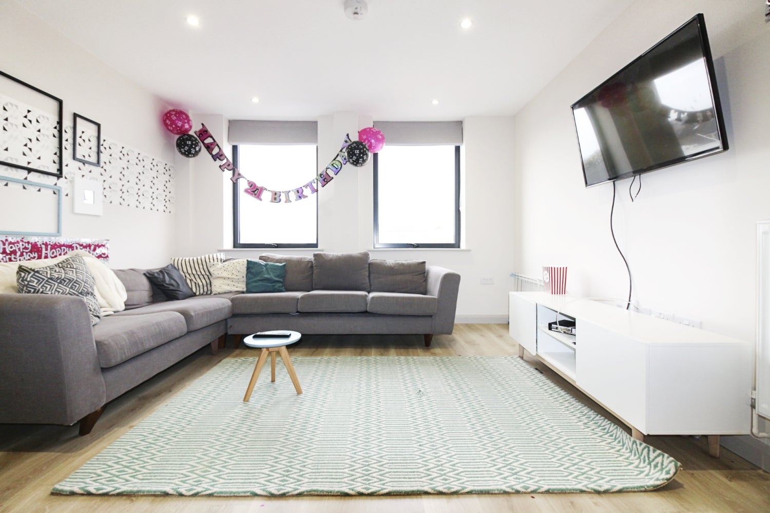 Flat Woodville Road in Cardiff