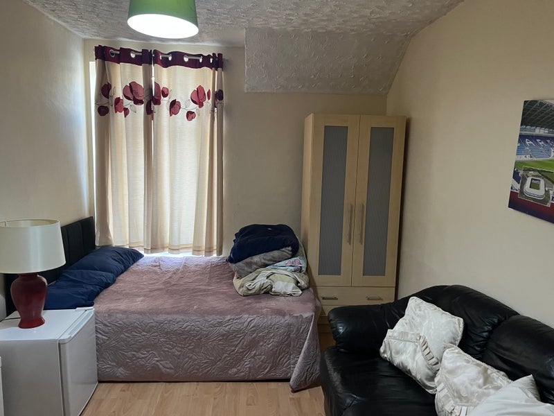 Room Dunraven Street in Tonypandy