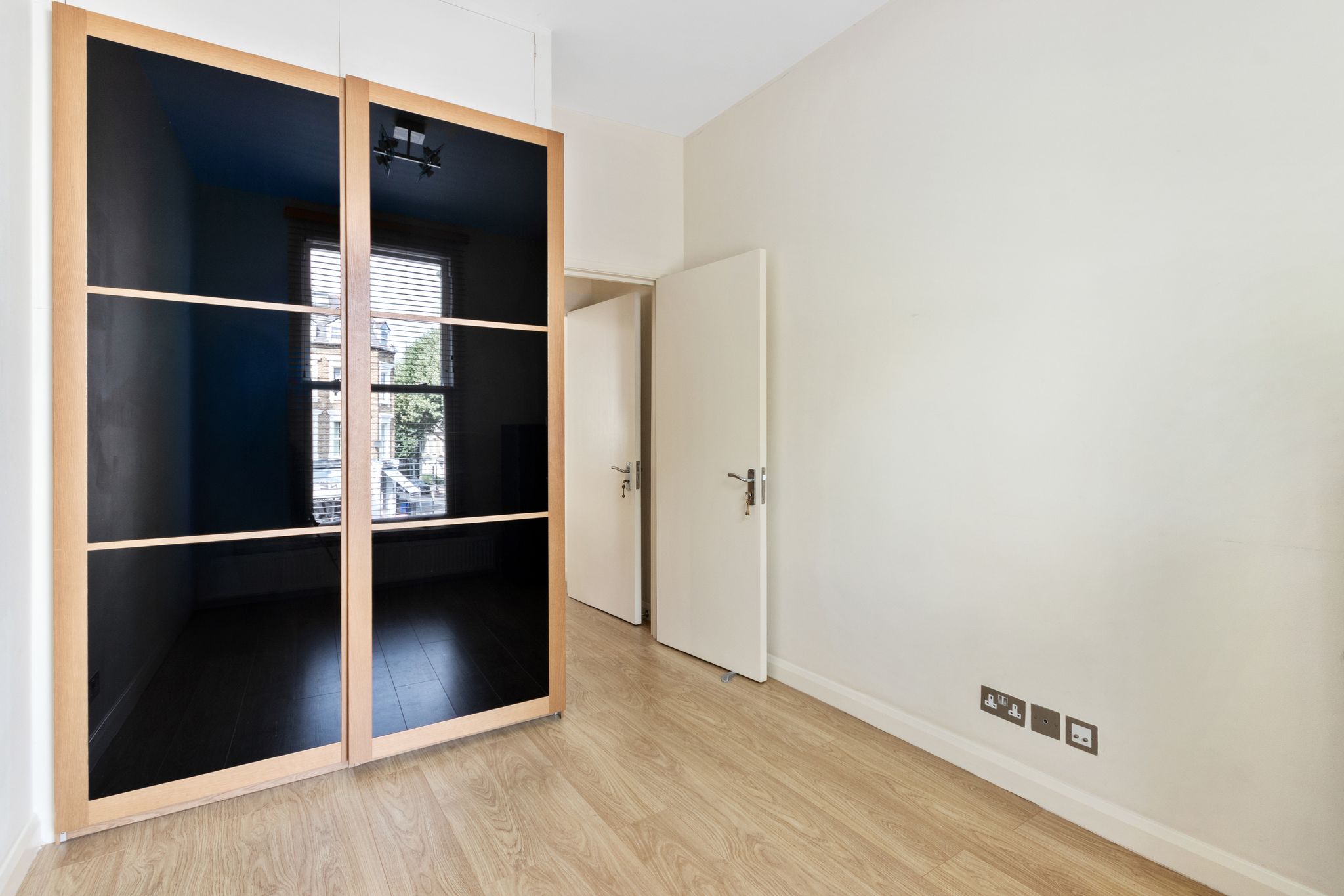 Flat Chiswick High Road in Greater London