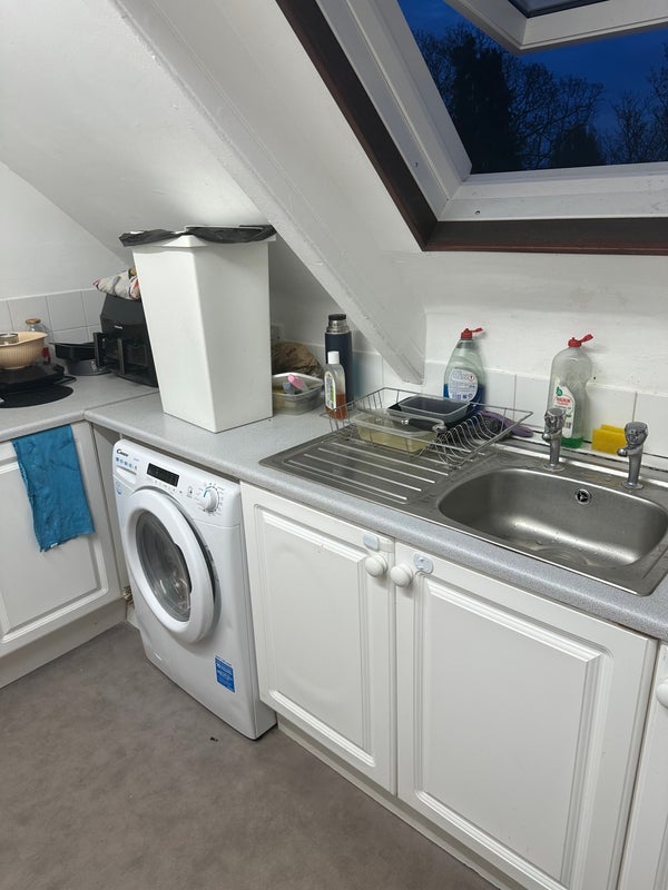 Room High Road in Greater London