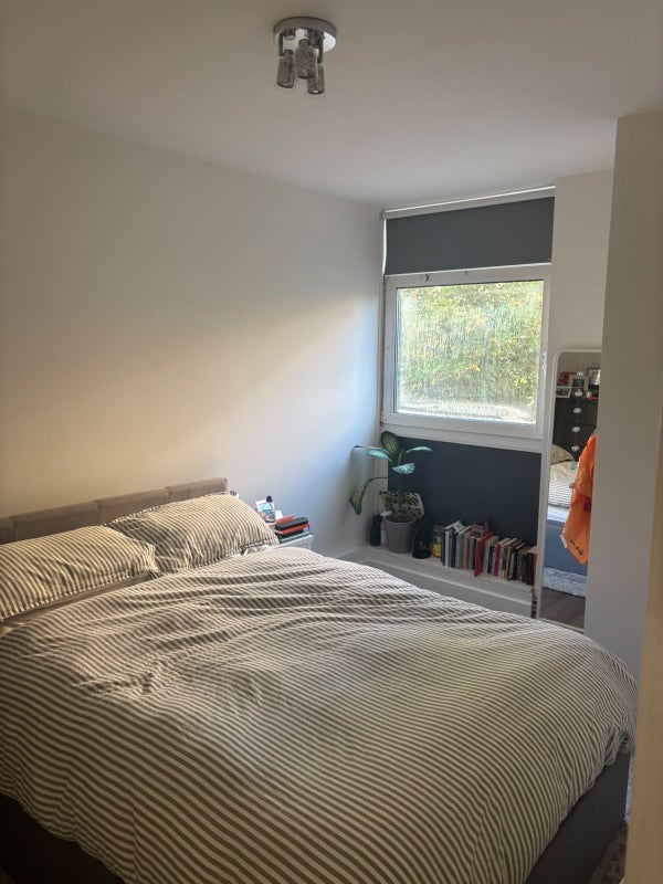 Room Tomlinson Close in Greater London