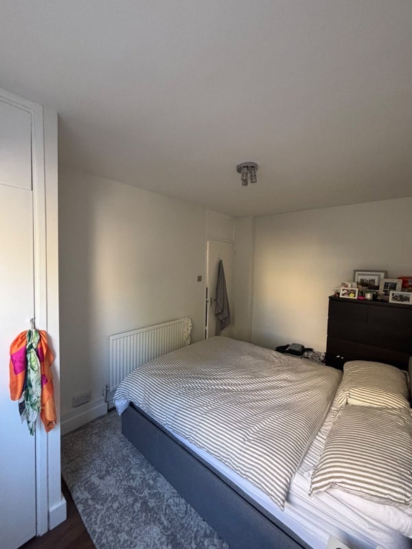 Room Tomlinson Close in Greater London