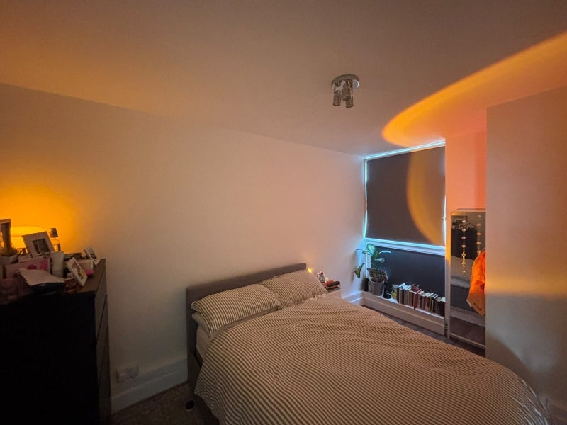 Room Tomlinson Close in Greater London