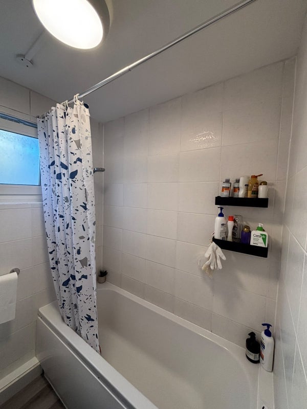 Room Tomlinson Close in Greater London