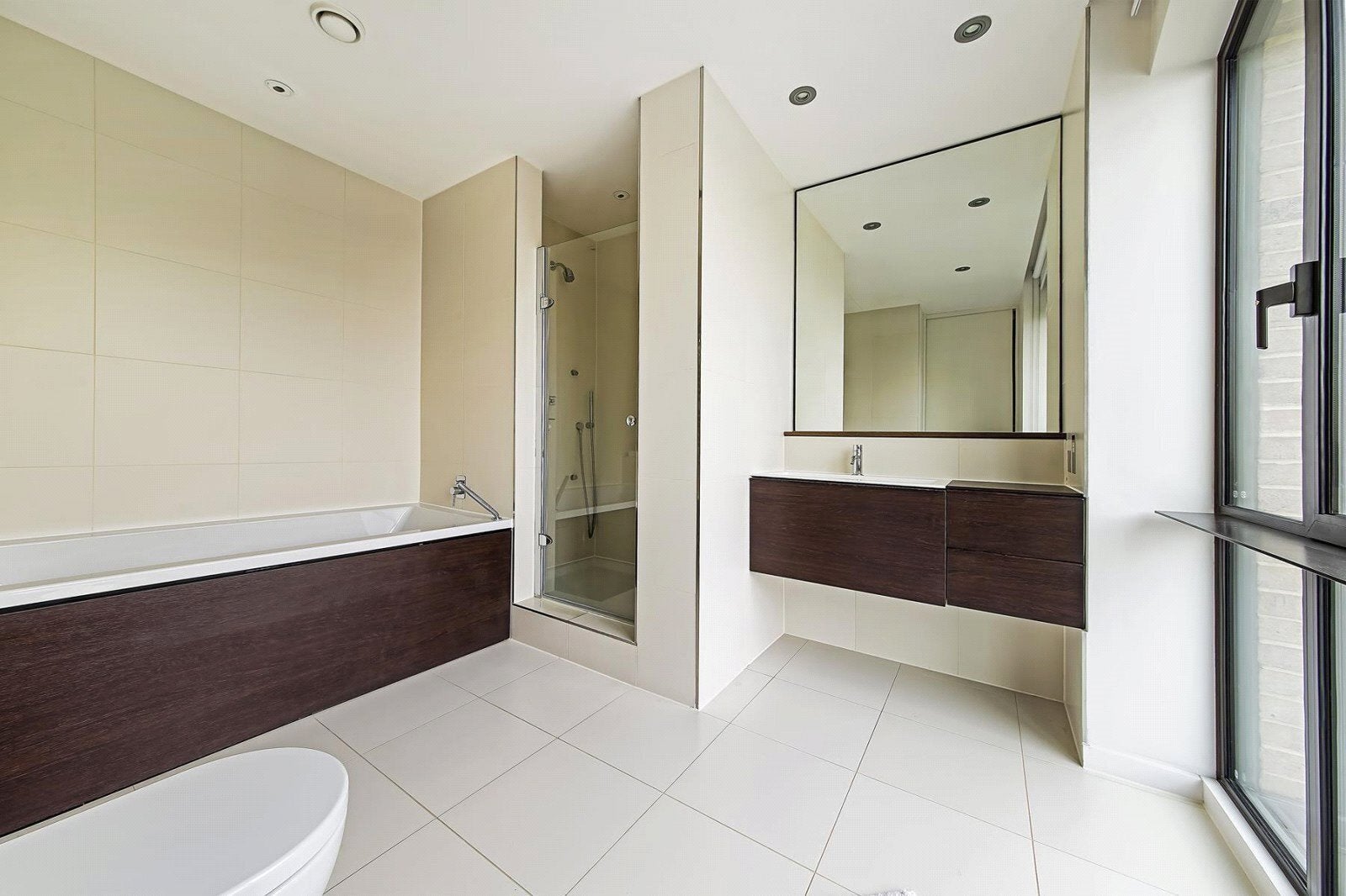 Flat Old Ferry Wharf in Greater London