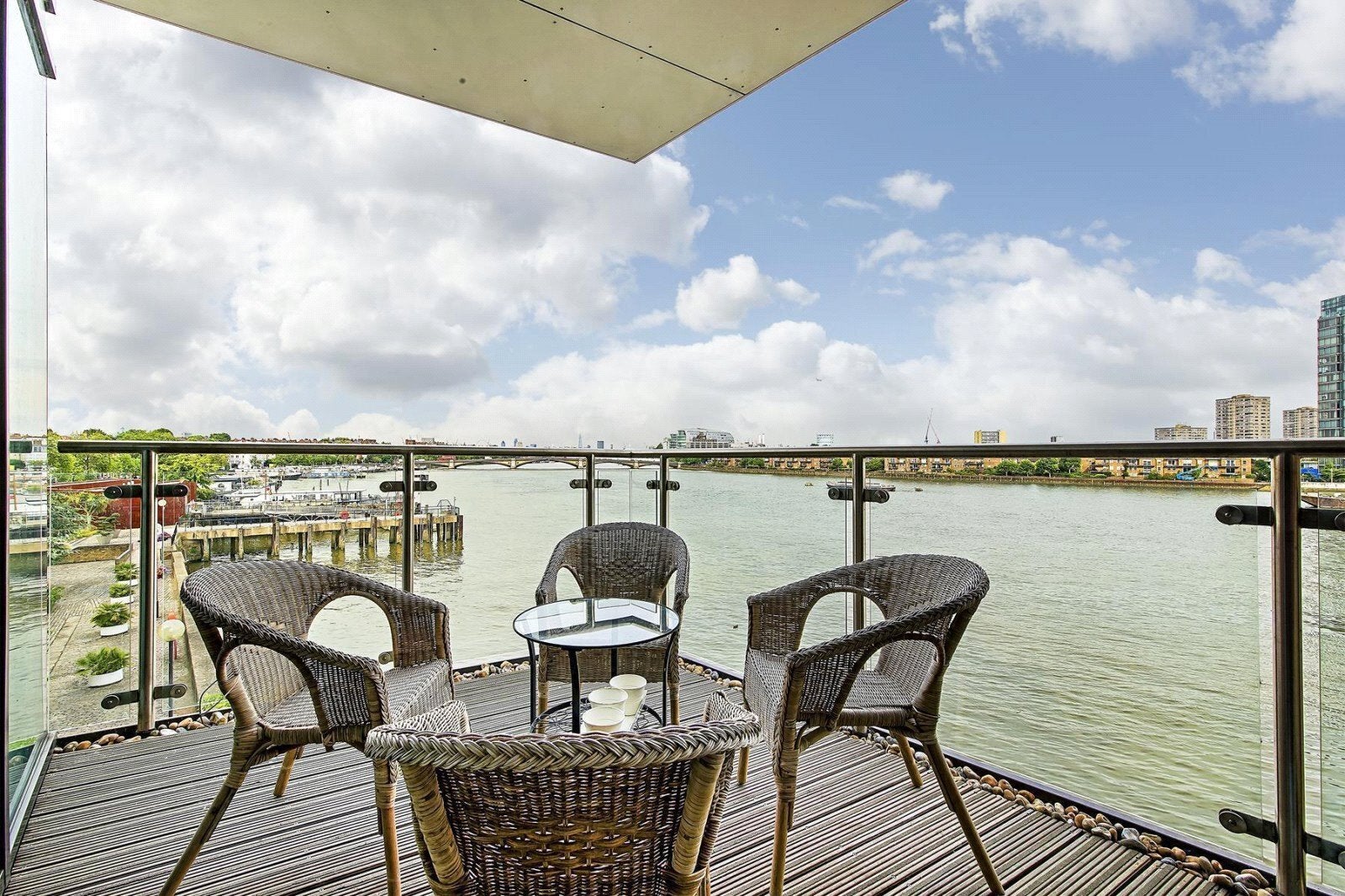 Flat Old Ferry Wharf in Greater London