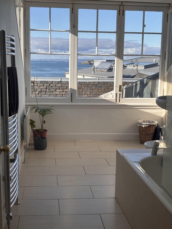 Room Links Road in North Berwick