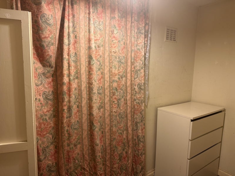 Room Manor Road in Charnwood