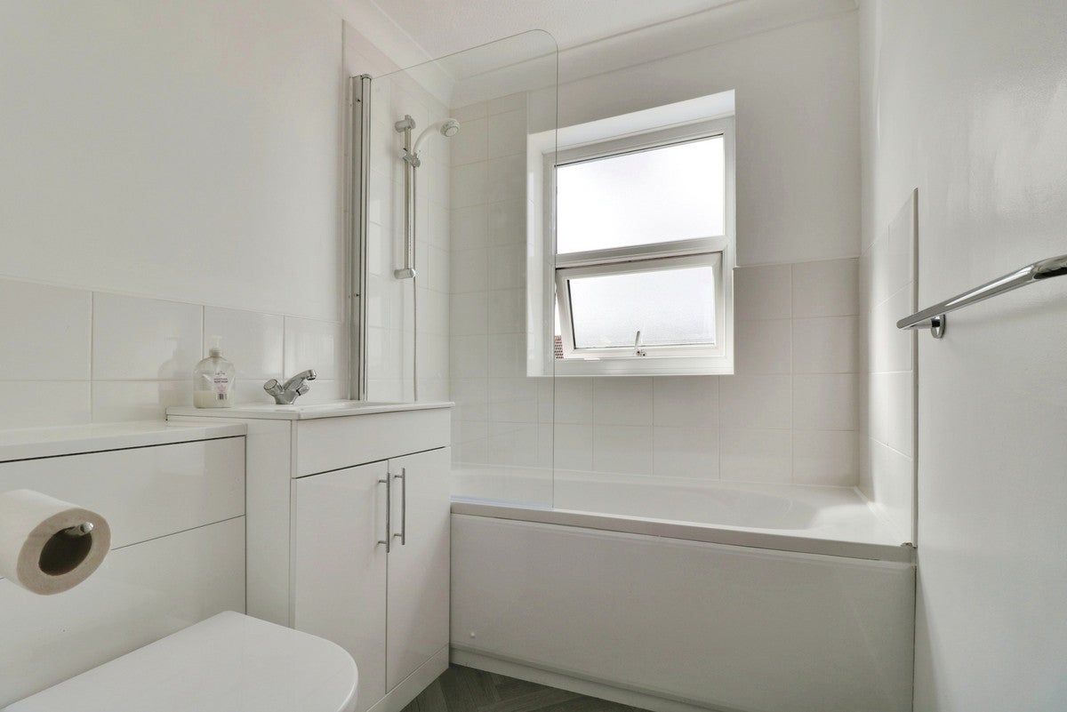 Flat Hazelwood in Castle Point