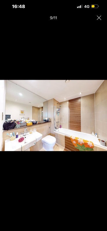 Room Hornbeam Way in Manchester