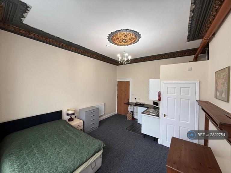 Room Sefton Road in New Ferry