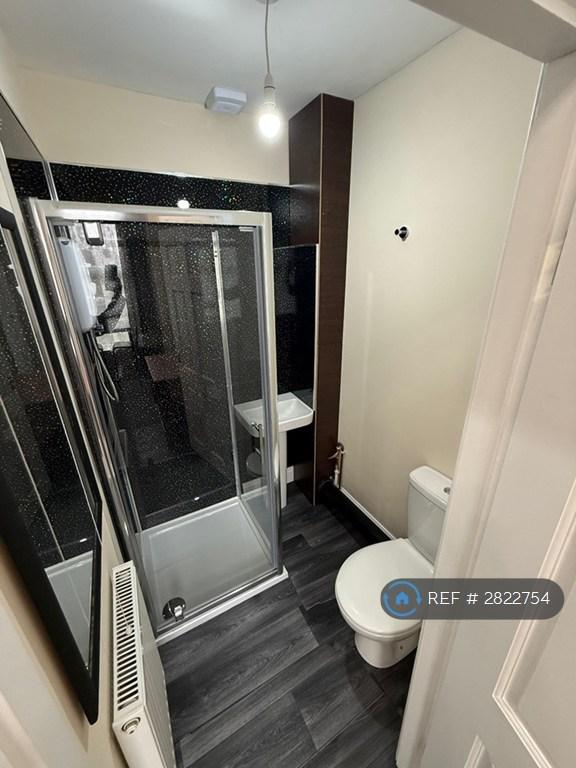 Room Sefton Road in New Ferry
