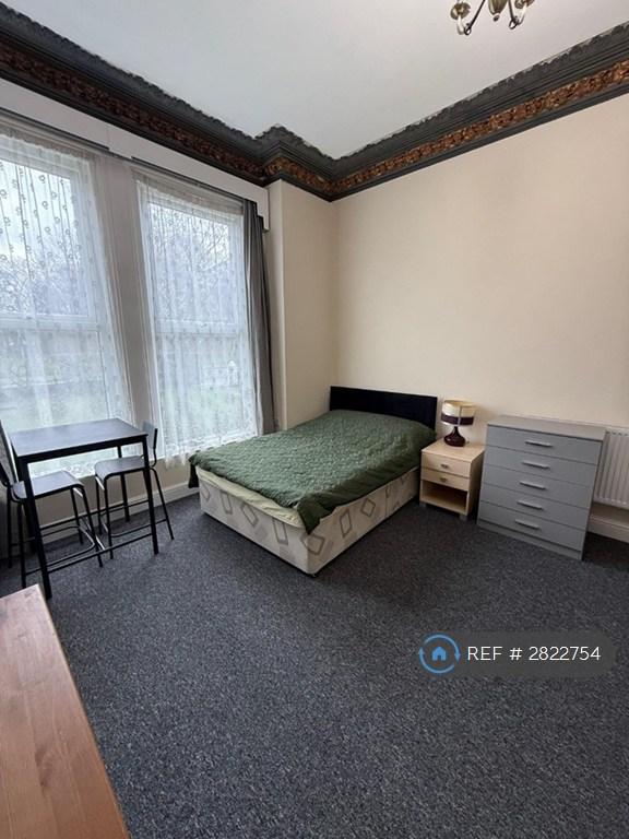 Room Sefton Road in New Ferry