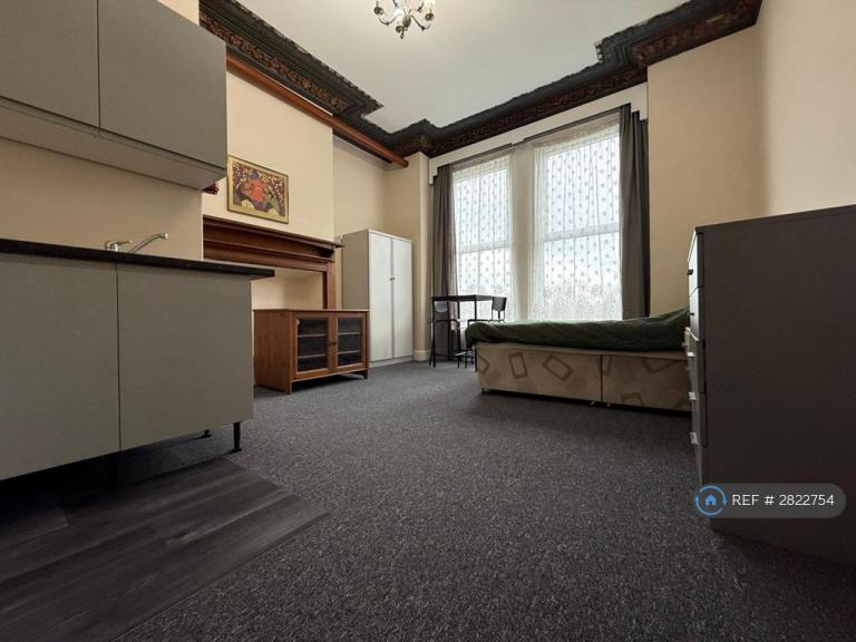 Room Sefton Road in New Ferry