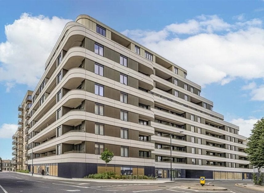 Flat William Morris Way in Greater London