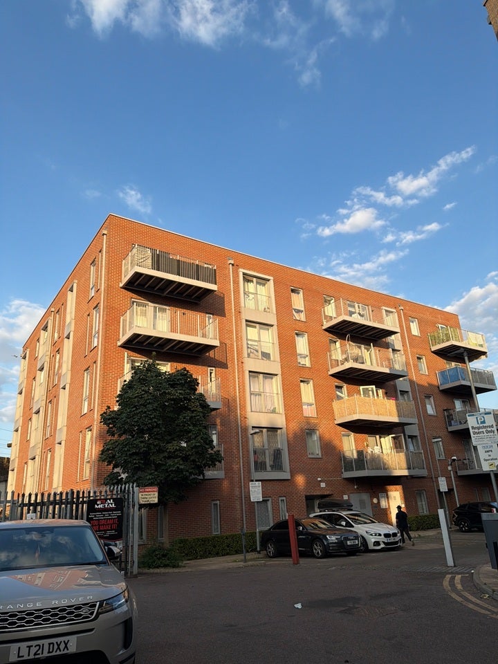 Room High Road Leyton in Greater London